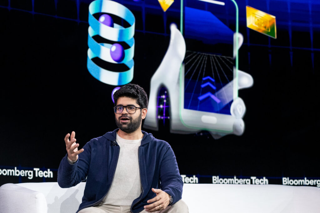 Amazon Warns Perplexity to Remove Its AI Shopping Agent from the Platform